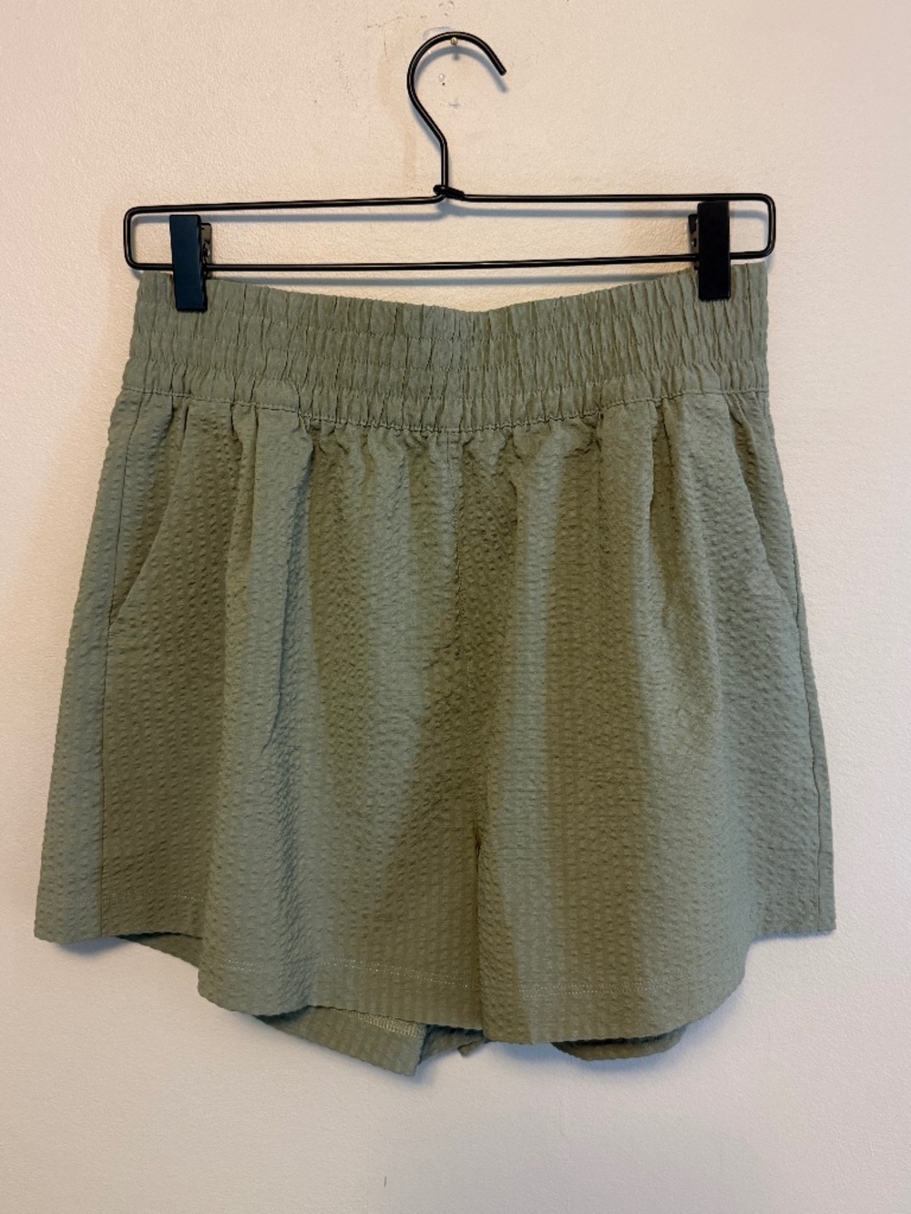 Vuori VW3082 Textured Pull On Shorts Green Size M Smocked Waist